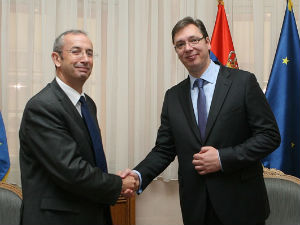 Давенпорт: ЕУ поштује Владу Србије 