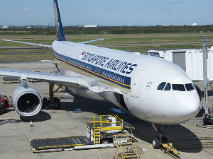 Авион “Сингапур ерлајнса“ пропадао 4.000 метара