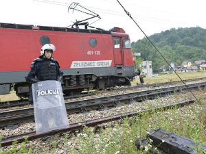 Полиција спречила раднике ИМР да блокирају пругу