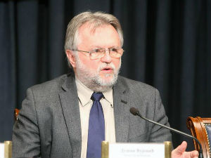 Вујовић: Веће плате и пензије кад се стекну услови