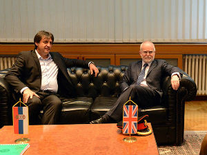 Гашић са амбасадорима Уједињеног Краљевства и Катара