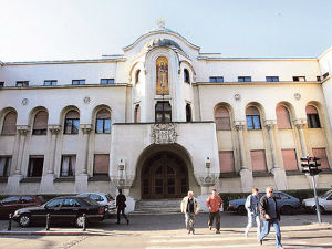 СПЦ изопштила Артемија и игумана Николаја