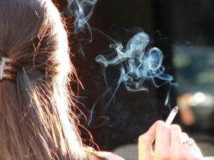 У Србији пуши сваки пети тинејџер