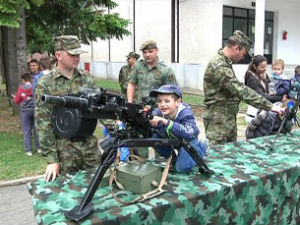 Отворени дан у врањској касарни