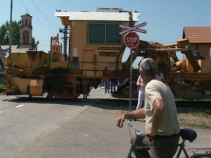 Обезбеђивање 75 пружних прелаза