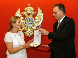 Вујановић постхумно одликовао Зорана Ђинђића