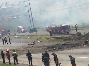 Авион пао на ауто-пут у Мексику, пет мртвих