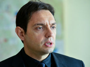 Провера оних коjи дају прилоге странкама а добијају помоћ