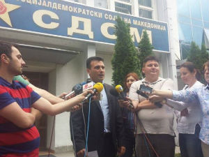 Заев оштро критикује Хана, не иде на преговоре у Брисел