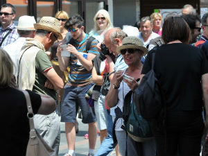 Сарајево преплављено ходочасницима и туристима због папе