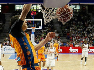 Валенсија "брејкнула" Реал, Недовић и Лучић добри