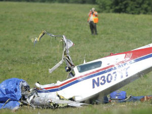 Париз, срушио се мали авион