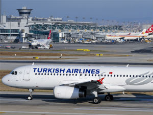 Истанбул, принудно слетање због претње бомбом