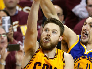 Делаведова "уништио" Голден стејт, па завршио у болници!