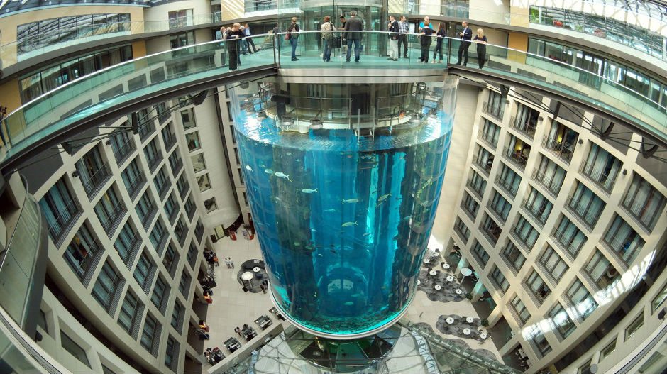 Највећи цилиндрични акваријум на свету