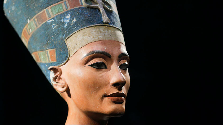 Откривена гробница Нефертити?