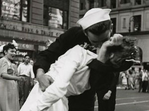 Обележено 70 година од „првог послератног пољупца“