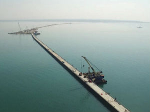 Како ће изгледати огромни мост између Русије и Крима