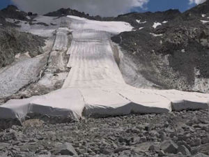 Италијани покривају ледник да би смањили  његово топљење