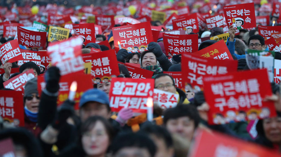 Протест Јужнокорејаца – у божићном расположењу