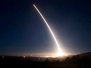 У Калифорнији лансирана тест-ракета „минутмен 3“
