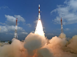 Индија оборила рекорд – успешно лансирала ракету са 104 сателита