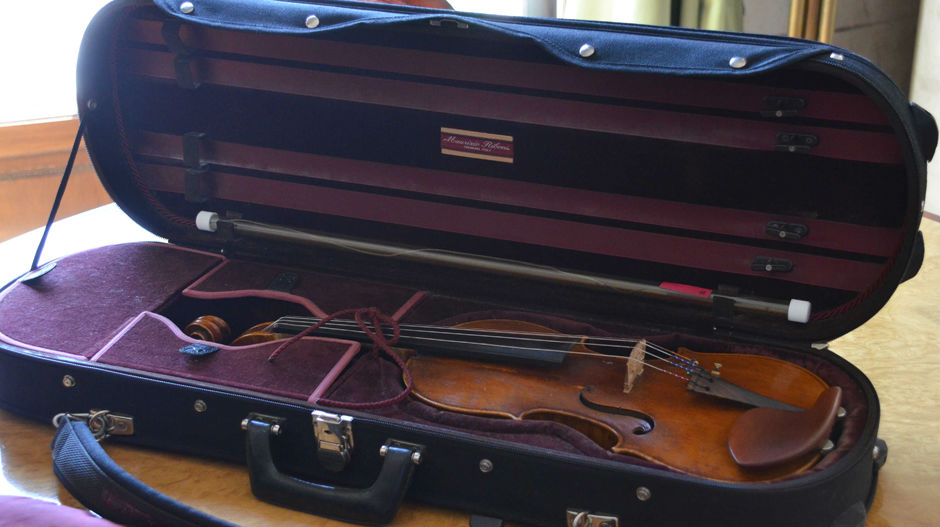 Украдена виолина пронађена у Крагујевцу предата амбасади Француске у Београду