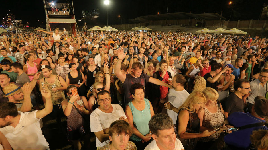 Ројтерс: Гуча – домаћин највеће журке у Србији