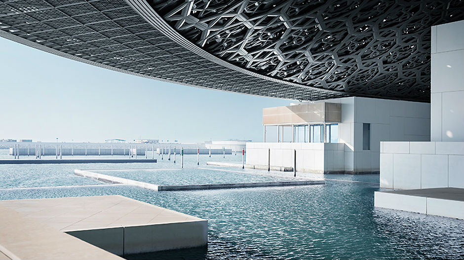 Невероватан „плутајући“ Лувр у Абу Дабију