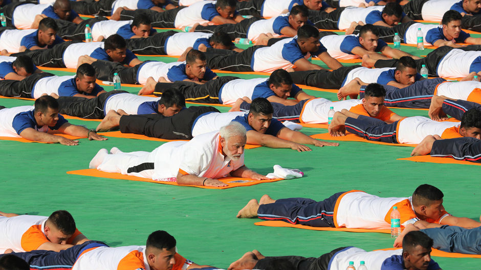 Индијски премијер вежбањем обележио Дан јоге