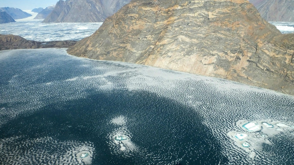 Последња ледена површина на Гренланду почела да пуца