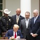 Tramp potpisao uredbu o reformi policije