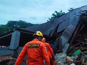 Снажан земљотрес у Индонезији, погинуло најмање 35 људи