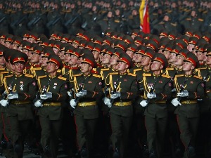 Одржана војна парада у Пјонгјангу, представљено "најмоћније оружје на свету"