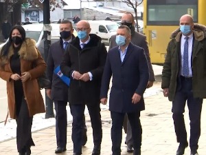 Српска листа предала списак кандидата за изборе