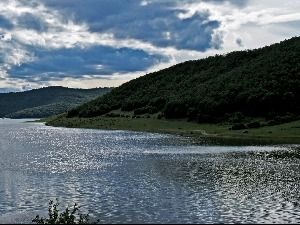 Пронађено тело мушкарца код језера Грачаница, могући сведок Специјалног суда у Хагу