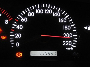 Прекршајна пријава због насилничке вожње, возио 200 на сат