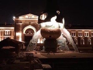 Први пут расвета у постаменту споменика Стефану Немањи