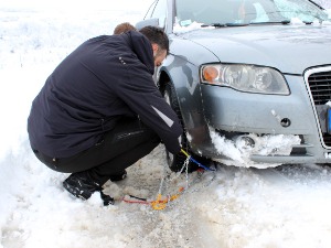 Снег пада у већем делу земље, без струје 200 домаћинстава у општини Сврљиг