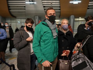 Алексеј Наваљни ухапшен по слетању у Москву