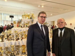 Ивковићу и Вучићу Златне значке поводом 100 година Радничког