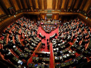 Премијеру Контеу тесном већином изгласано поверење