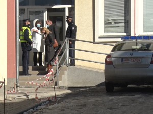 Инспектори из Приштине у пратњи полиције упали у ДЗ у Штрпцу, тражили вакцине
