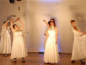 ТВ фељтон: Ходници жути, пурпурни, плави