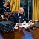 Бајден потписао прве извршне акте, Kамала Харис "преузела" Сенат