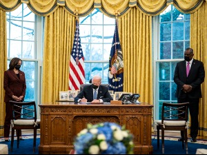 Бајден укинуо забрану трансродним особама да служе у војсци