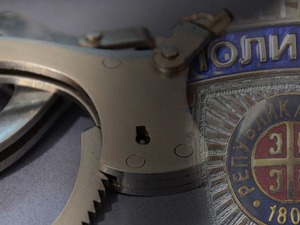 Уцењивали девојку компромитујућим фотографијама, ухапшени приликом преузимања новца