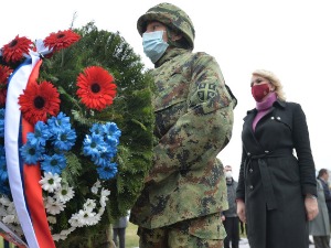 Старо сајмиште – венци на Споменик жртвама геноцида у Другом светском рату