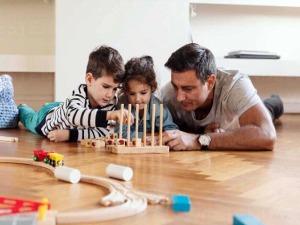 Шта каже истраживање – колико се очеви укључују у бригу о деци и помажу ли око кућних послова