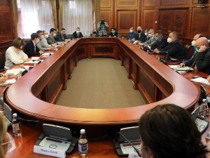 Брнабићева и Гојковићева са члановима Радне групе за безбедност и заштиту новинара